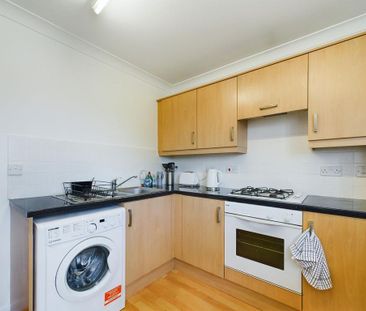 2 bedroom flat to rent - Photo 6