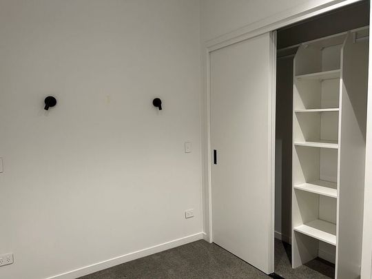 Stylish apartment with great outdoor space - Photo 1