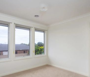 “Townhouse in Perfect Location!” - Photo 4