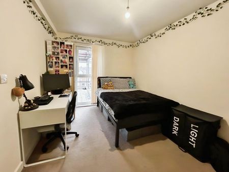 4 bedroom flat to rent - Photo 5