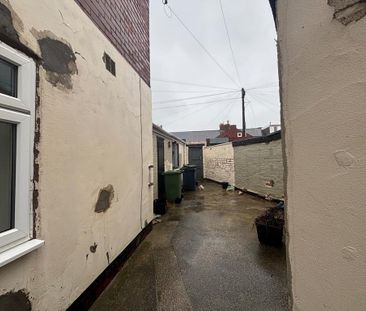 4 bedroom flat to rent - Photo 2