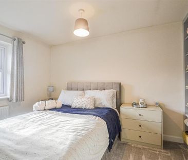 3 bedroom semi-detached house to rent - Photo 5