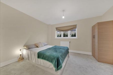 6 bedroom detached house to rent - Photo 5