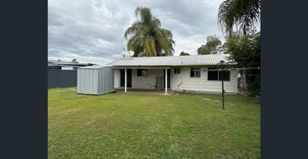 LOVELY 3 BEDROOM HOME - Photo 4