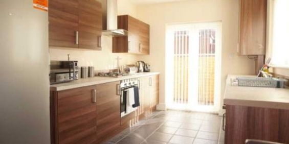 4 bedroom property to rent in Salford - Photo 3