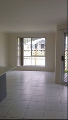 Quite 3 Bedroom apartment! - Photo 1
