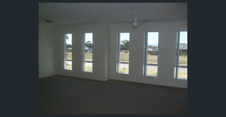 4 BED 2 BATH MODERN HOME - Photo 3