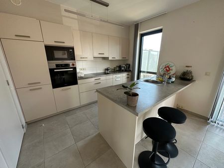 Zeer ruim en luxueus appartement gelegen in het centrum van Ham - Photo 2