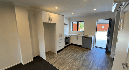 Two bedroom in Hamilton East - Photo 3