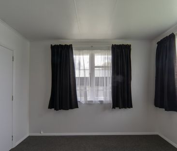 Recently Refurbished Three Bedroom - Photo 4