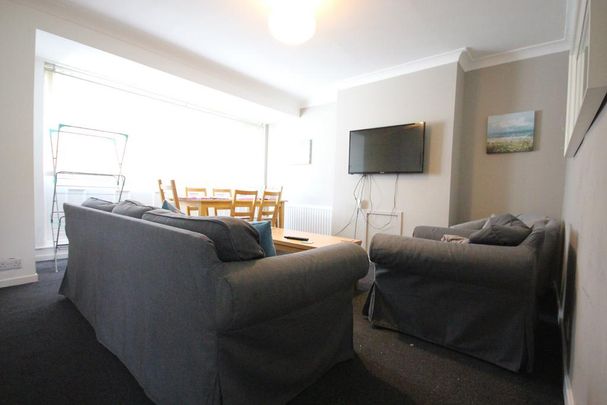6 bedroom house to rent - Photo 1