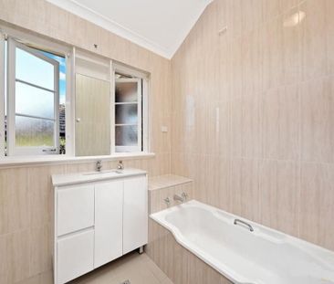 Exquisite Single-Level Family Residence in Coveted Killara Locale - Photo 6