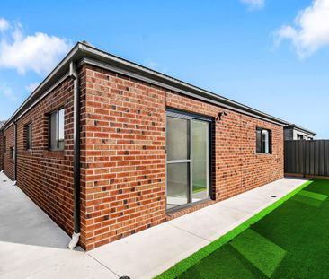 Brand New Four Bedroom Family Home! - Photo 5