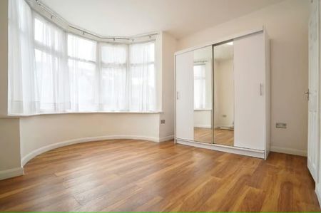 3 Bed Flat, Hayes Crescent, NW11 - Photo 3