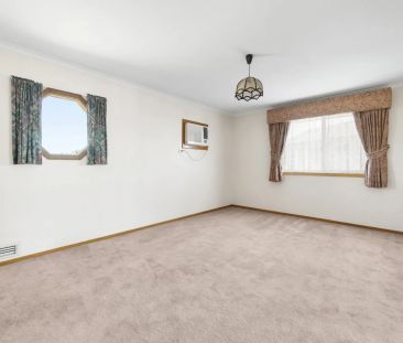 Spacious 5 Bedroom Family Home awaits! - Photo 2