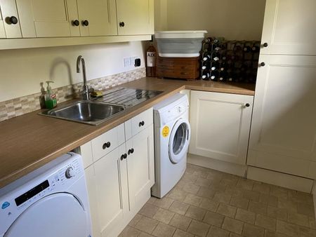 Near Royston Double Room with Own Bathroom - Photo 3