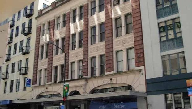 Character 4 Bedroom Apartment - Photo 1