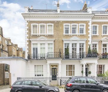 A fourth floor studio room in a lovely period building well located... - Photo 5