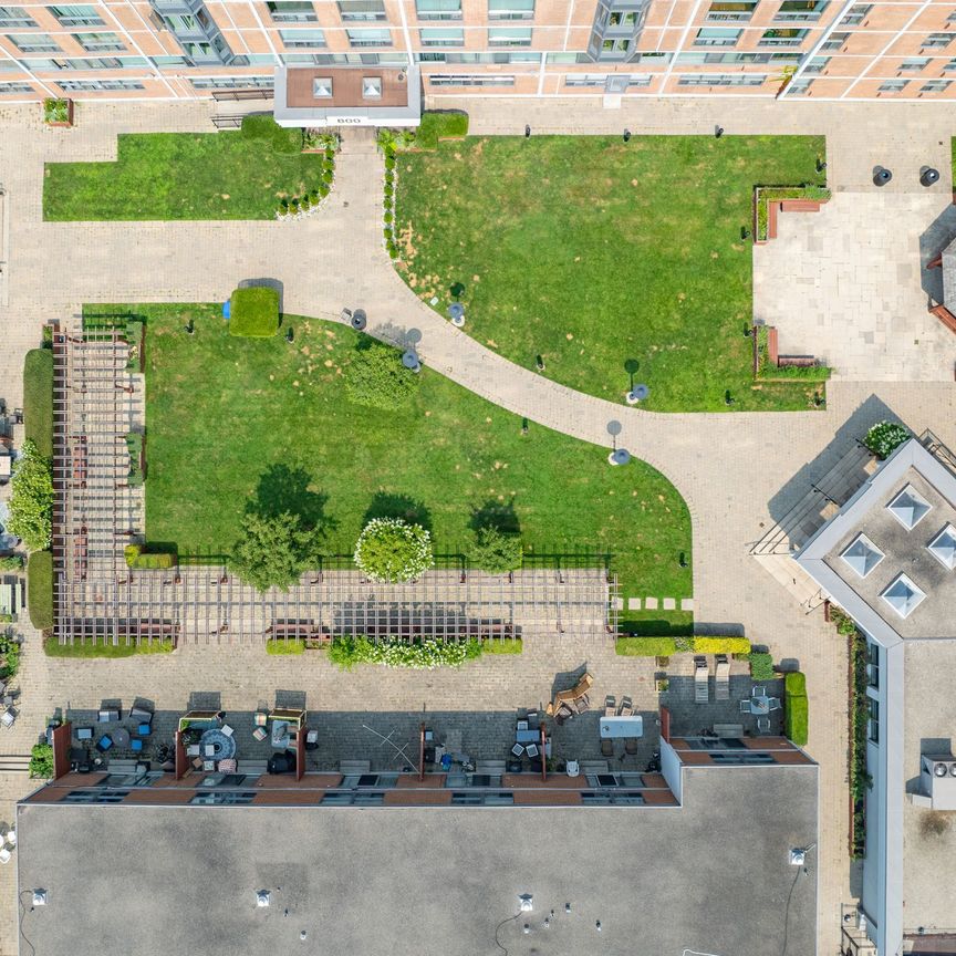 800 Richmond Street West - Photo 1