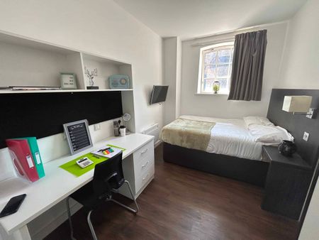 Classic Ensuite Plus Room - Photo 5