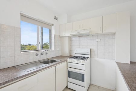 Stylish 2-Bedroom Apartment in Prime Claremont Location - $625 per week - Photo 4