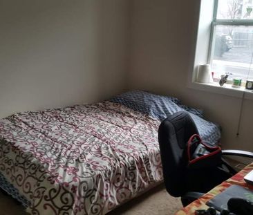 133 Colborne Street - 4 Bed, 2 bath - STUDENT HOME - Photo 5