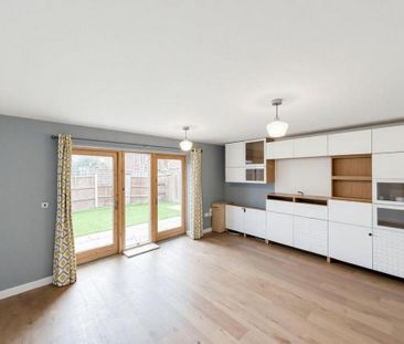 4 bedroom semi-detached house to rent - Photo 1