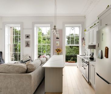 2 Bed Flat - Photo 2