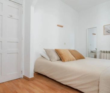Lovely room for rent in 5-bedroom apartment, La Latina - Photo 2