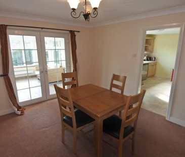 4 bedroom detached house to rent - Photo 4