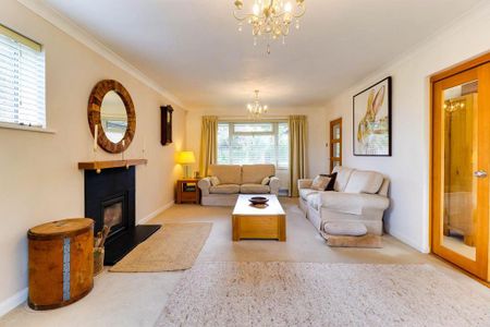 4 bedroom detached house to rent - Photo 3