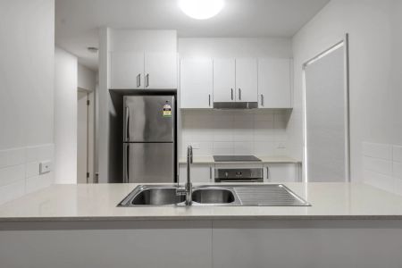 Sunny Top-Floor Apartment with Stunning Brindabella & Stromlo Views - Photo 5