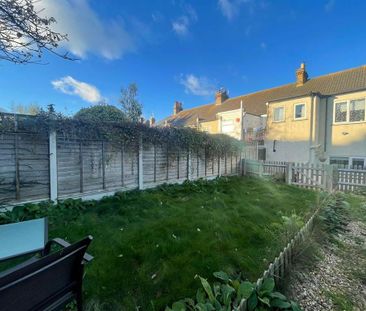 3 bedroom end of terrace house to rent - Photo 5