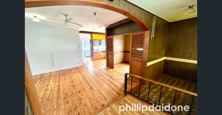 SPACIOUS 3 BEDROOM HOUSE *ONE WEEK FREE RENT * - Photo 3