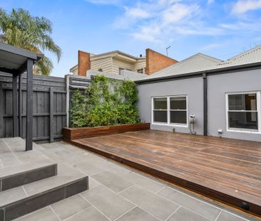 Charming, Fully Refreshed 3-Bedroom Home in a Prime South Melbourne... - Photo 1