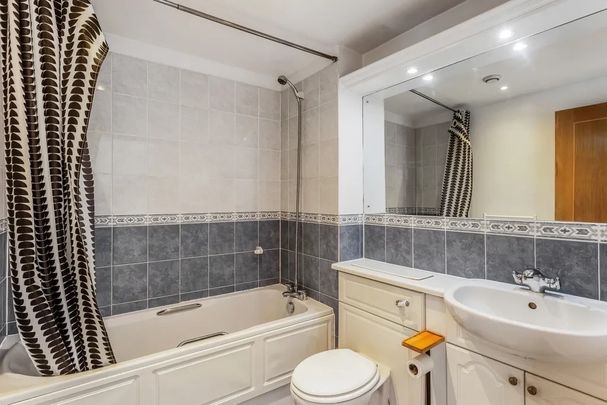 Room in a Shared Flat, Manchester Road, E14 - Photo 1