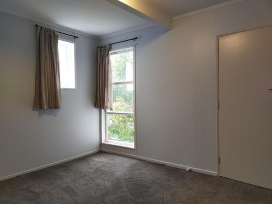 One Bedroom Johnsonville Flat For Rent - Photo 1