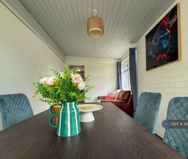 2 bedroom flat to rent - Photo 6