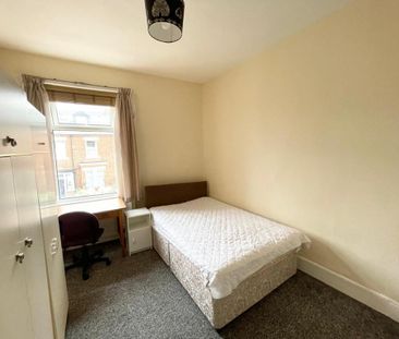 4 bedroom townhouse to rent - Photo 2