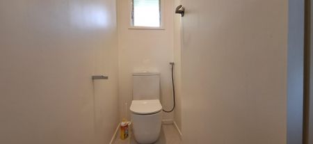 Spacious Family Home in Blockhouse Bay - Photo 5