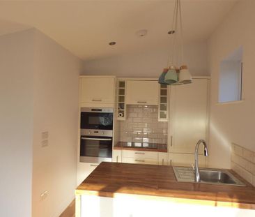 2 bedroom detached bungalow to rent - Photo 5