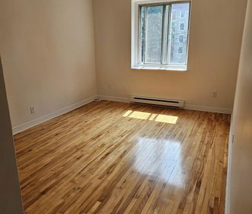 1 CH - 1 SDB - Montréal - $990 /mo - Photo 2