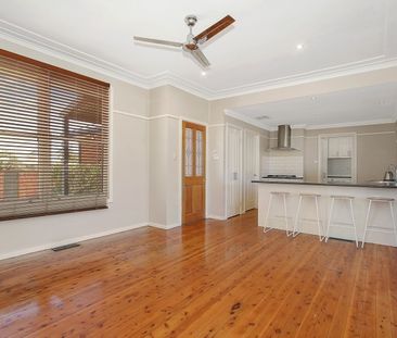 Well-Presented Three Bedroom Home in Prime North Albury Location - Photo 2