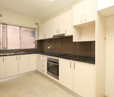 2 BEDROOM APARTMENT IN CENTRAL LOCATION TO WESTMEAD AMENITIES! - Photo 2