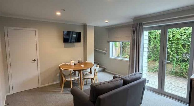 Immaculate, Fully Furnished Studios – Prime Location Near Hospital - Photo 1