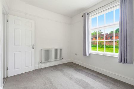 2 bedroom ground floor flat to rent - Photo 5