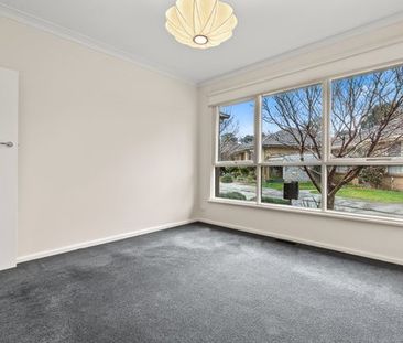 6 MONTH LEASE ONLY. 2 BEDROOM VILLA UNIT WITH COURTYARD NEAR ELSTERNWICK PARK. - Photo 6