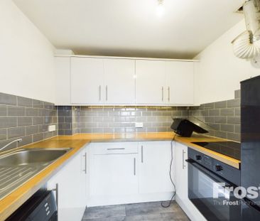 Missenden Gardens, Burnham,SL1 - Photo 3