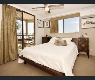 Centrally located beachside unit fully furnished! - Photo 4
