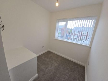 3 bedroom terraced house to rent - Photo 4